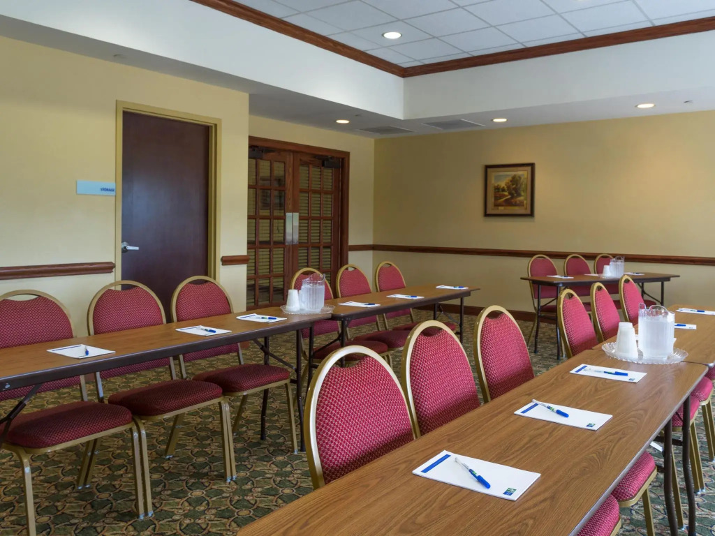 Holiday Inn Express & Suites Lexington North West-The Vineyard by IHG