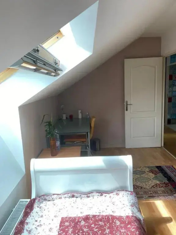 2 Chambres cosy à quelques pas de la Seine, 5 mins à pied de deux gare SNCF et RER A