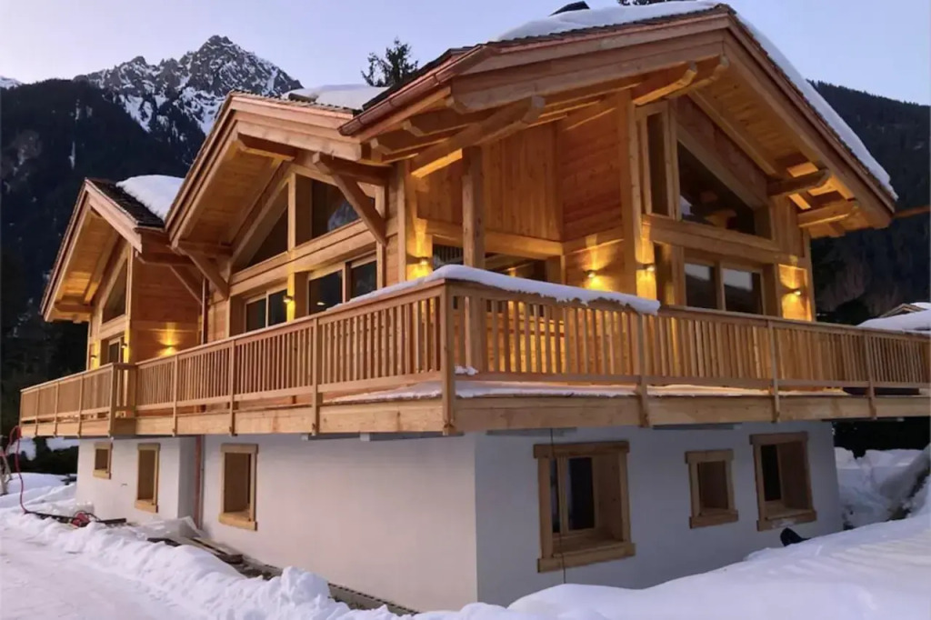 Semi Detached Chalet for 8 with Balcony & Garden
