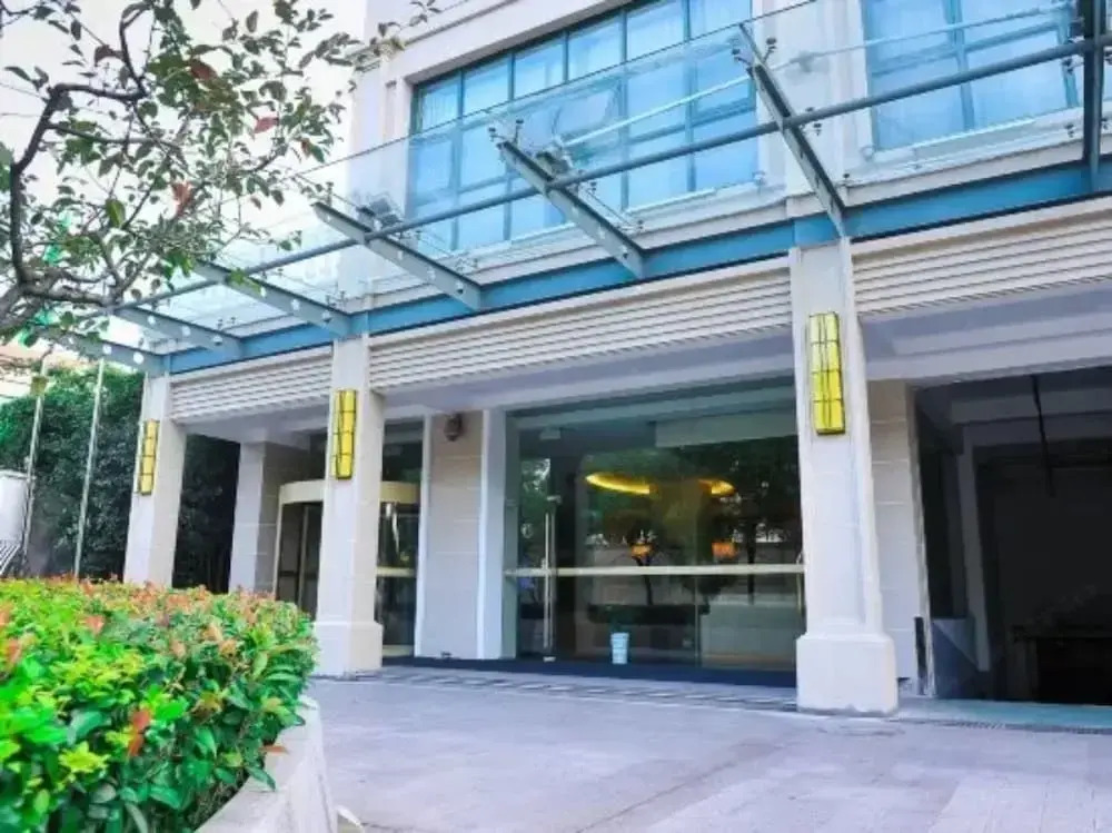 Donghu Service Apartment Hotel