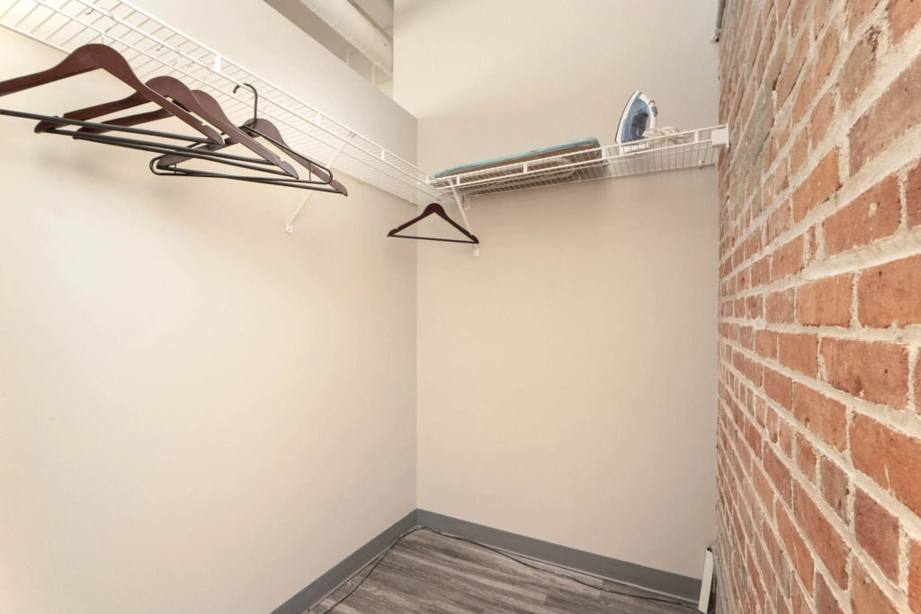 One Bed Loft Apartment with great wifi!