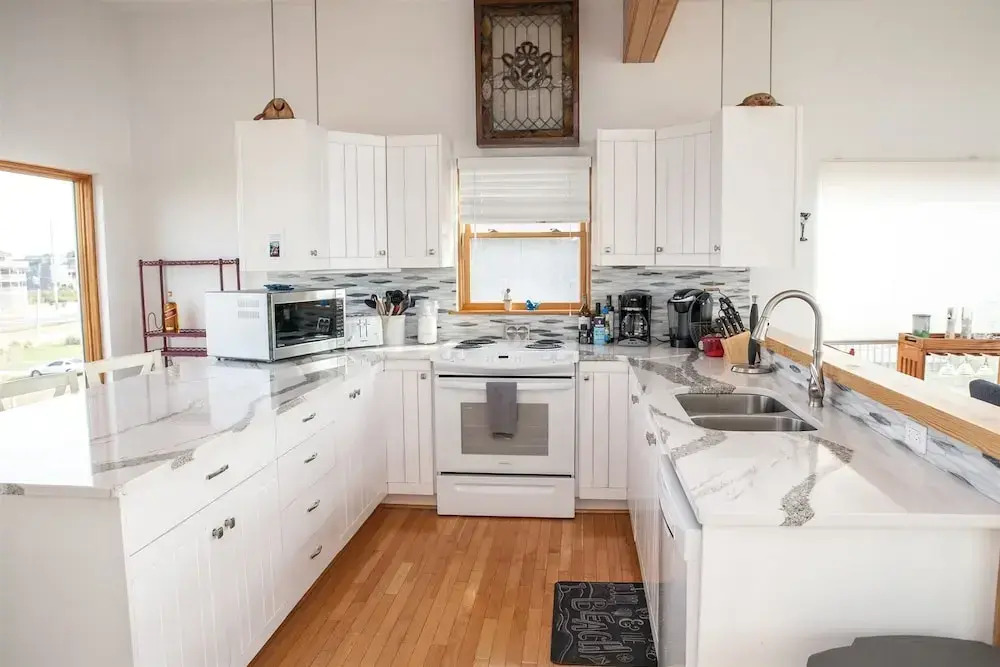 The Sunny Spot 4 Bedroom Cottage by RedAwning