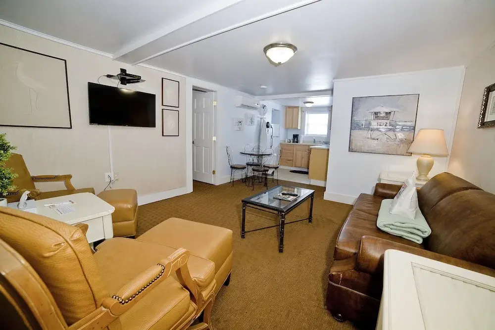 Georgianne Inn & Suites
