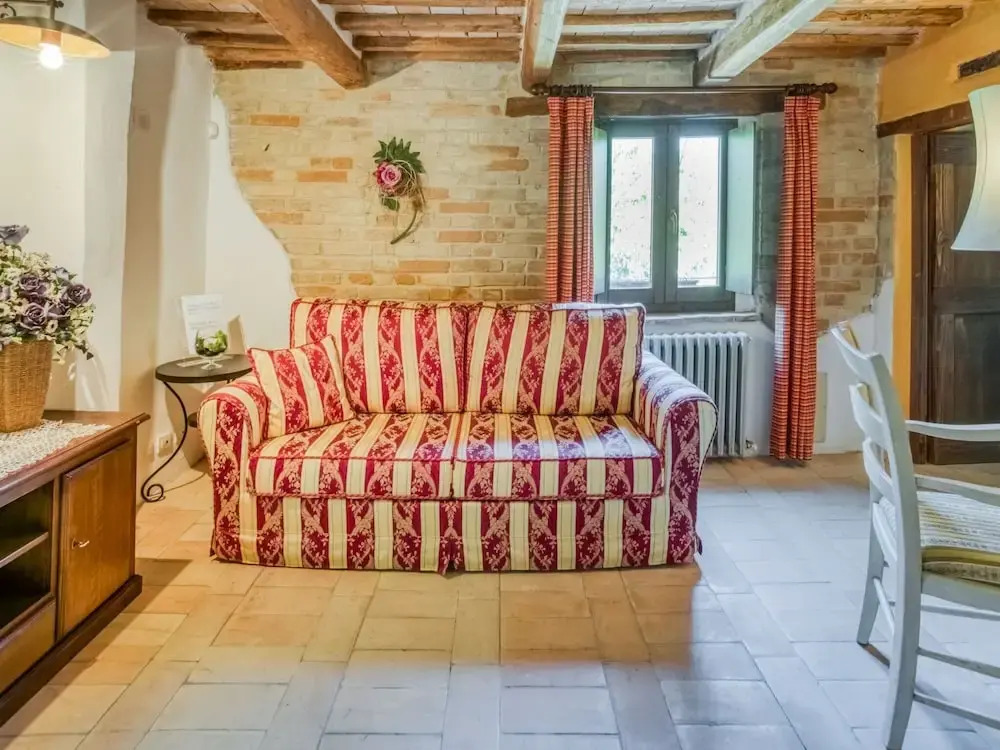 Lovely Holiday Home in Santa Vittoria In Matenano With Pool