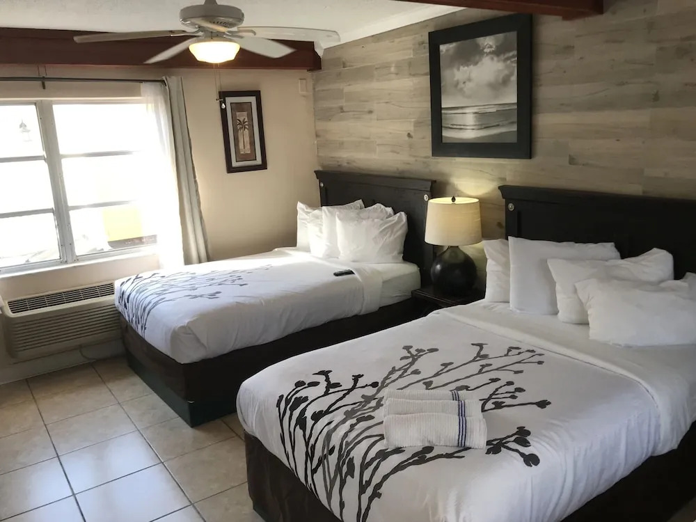 Schooner Hotel