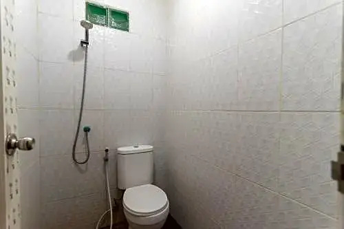RedDoorz near Brastagi Supermarket Medan