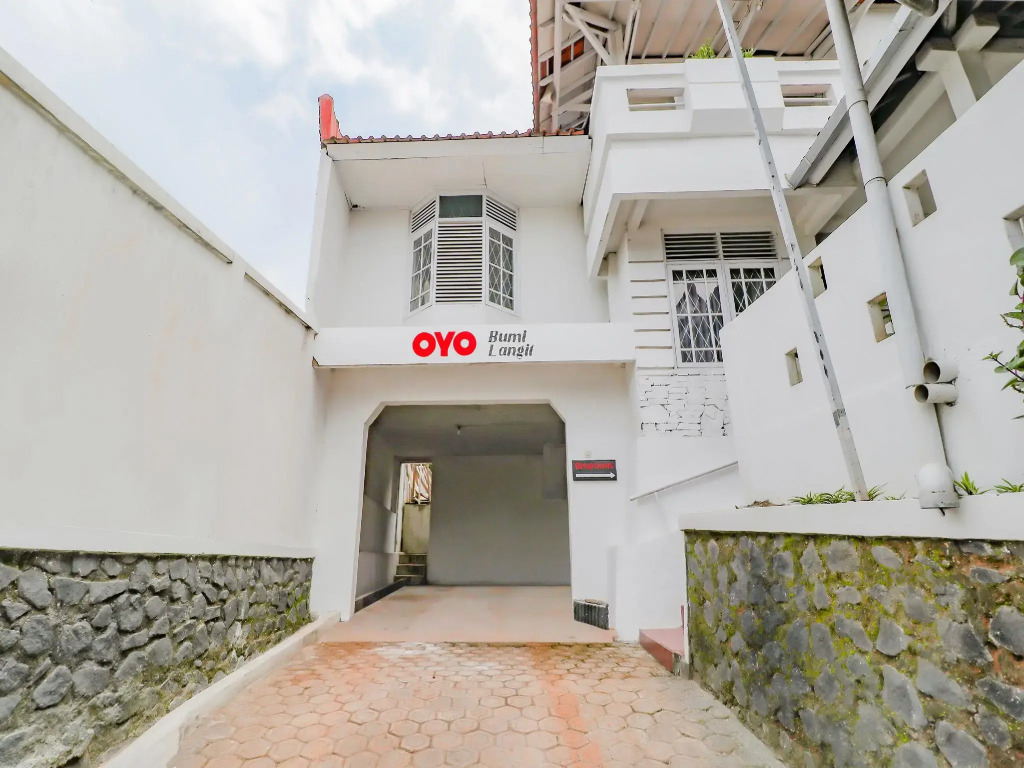 RedDoorz near Terminal Pasir Hayam Cianjur