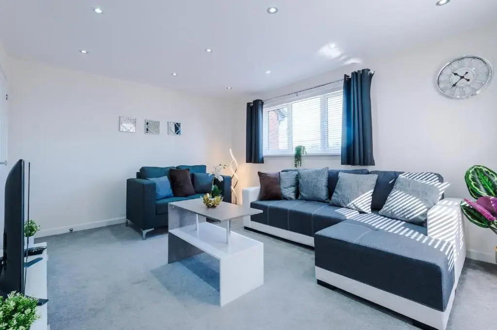 Vidale Court, 3 Bedroom House with River Irwell view, sleeps 6