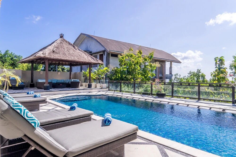 Hillstone Luxury Village