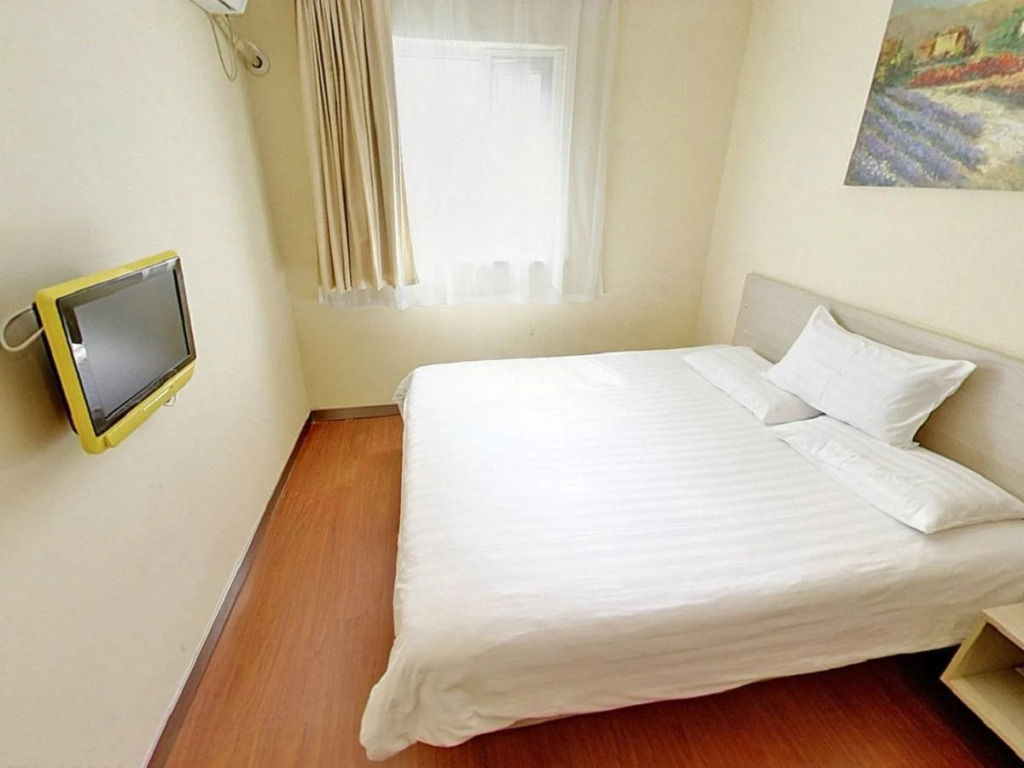 Hanting Premium Hotel Dapuqiao Sun Moon Light Center