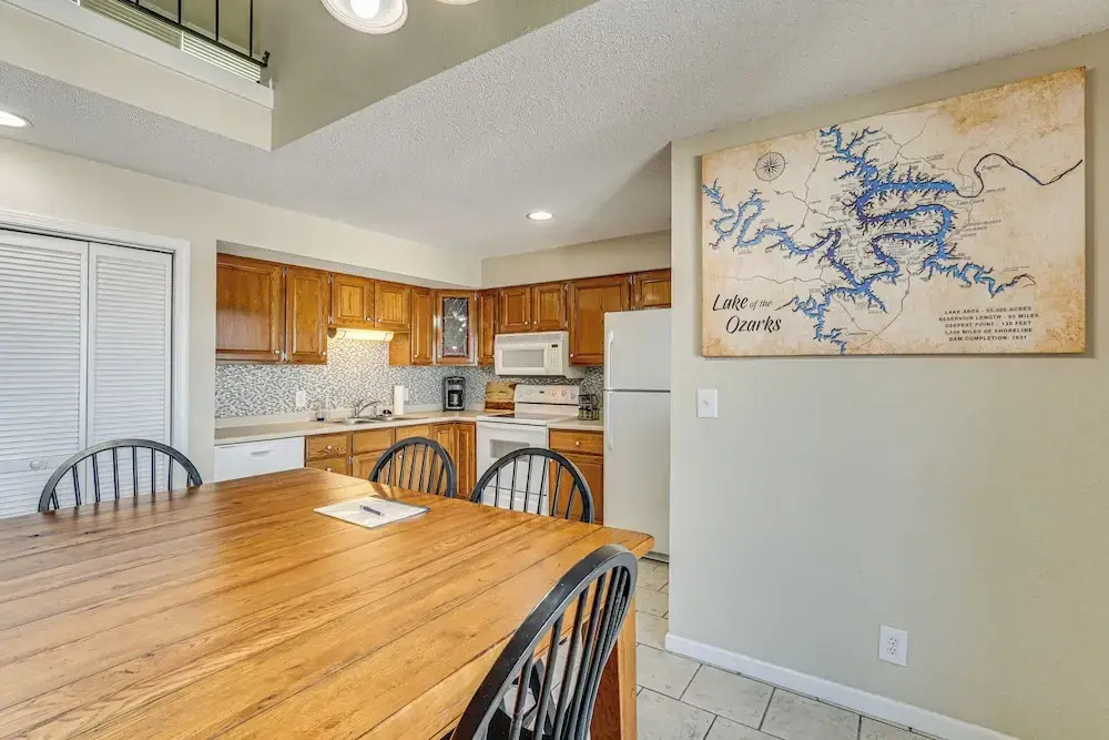 Lake-view Condo in Osage Beach: Walk to Boat Ramp