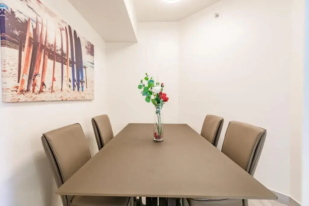 Modern 1B Condo w City Skyline Views in Las Olas