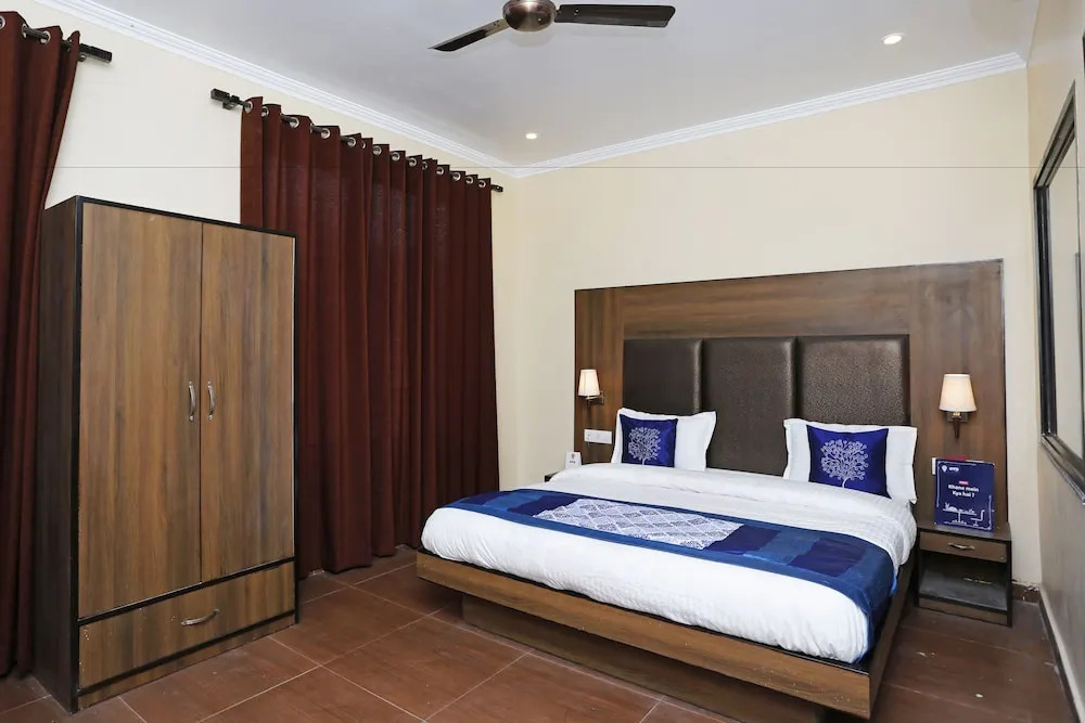 OYO 8905 Hotel Tapastali