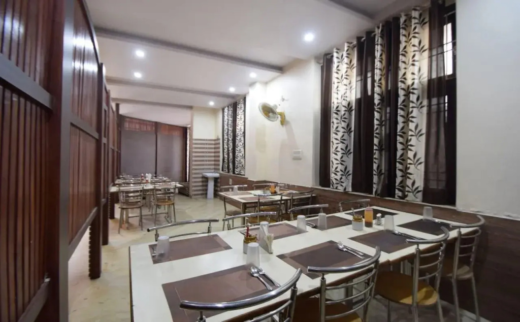 OYO 23499 Hotel Sky Inn