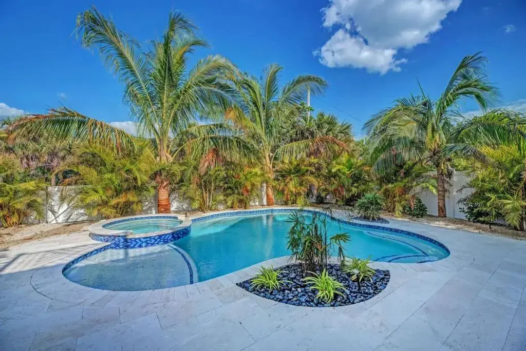 4 bed 4 and a half bath SLEEPS 10 elevator Heated Pool Spa Free WiFi boat dock