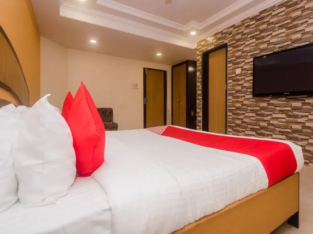 OYO 19028 Hotel Palm Star