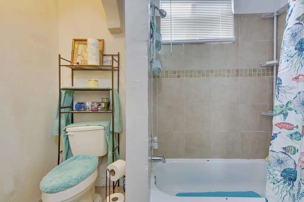 Nola Home w/ Front Porch ~ 1 Mi to French Quarter