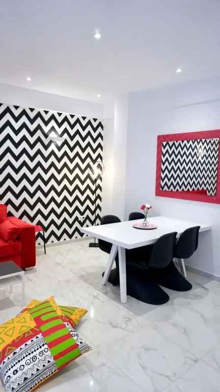 Eclectic Design Apt in Athens near Metro