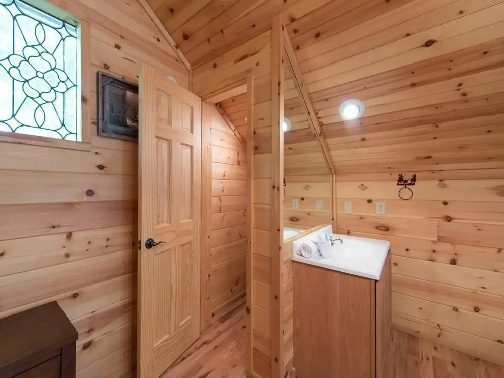 Simple Pleasures 1 Bedroom Home with Hot Tub