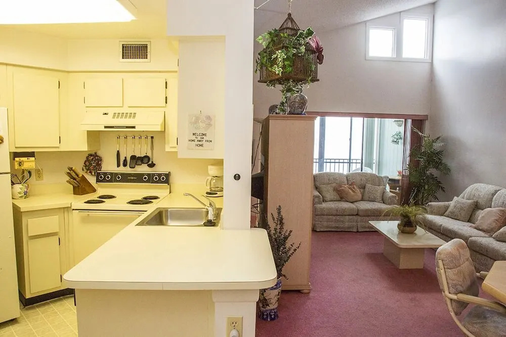 Country Club Minium 2 Bedroom Condo