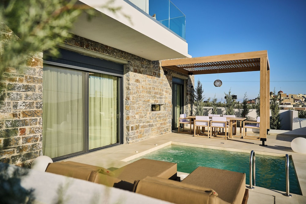 POLYTELIA - Luxury Living