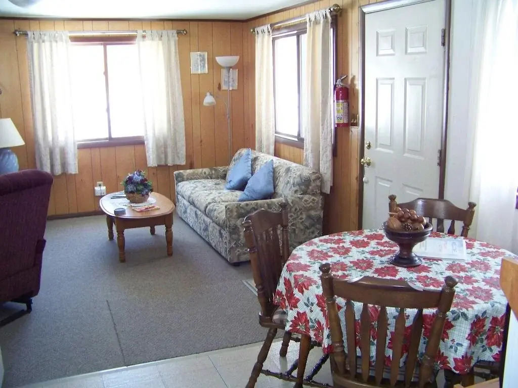 Peterson's Cottages