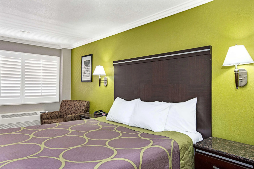 Elev8 Hotel Los Angeles, LAX