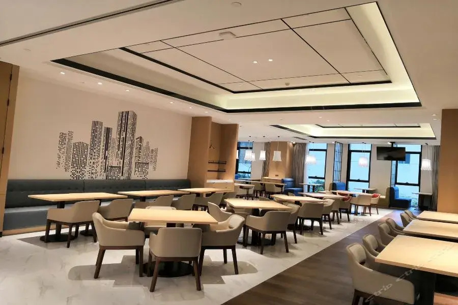 The Hotel V (Shanghai Hongqiao Hub)