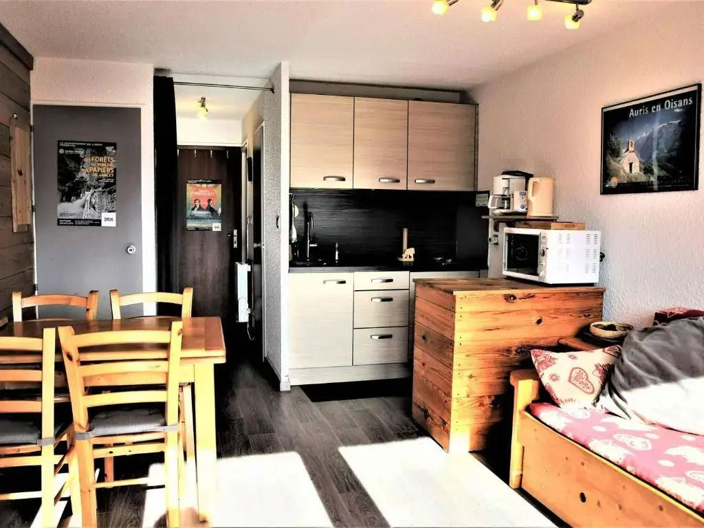Appartement Auris, 1 pièce, 4 personnes - FR-1-297-93