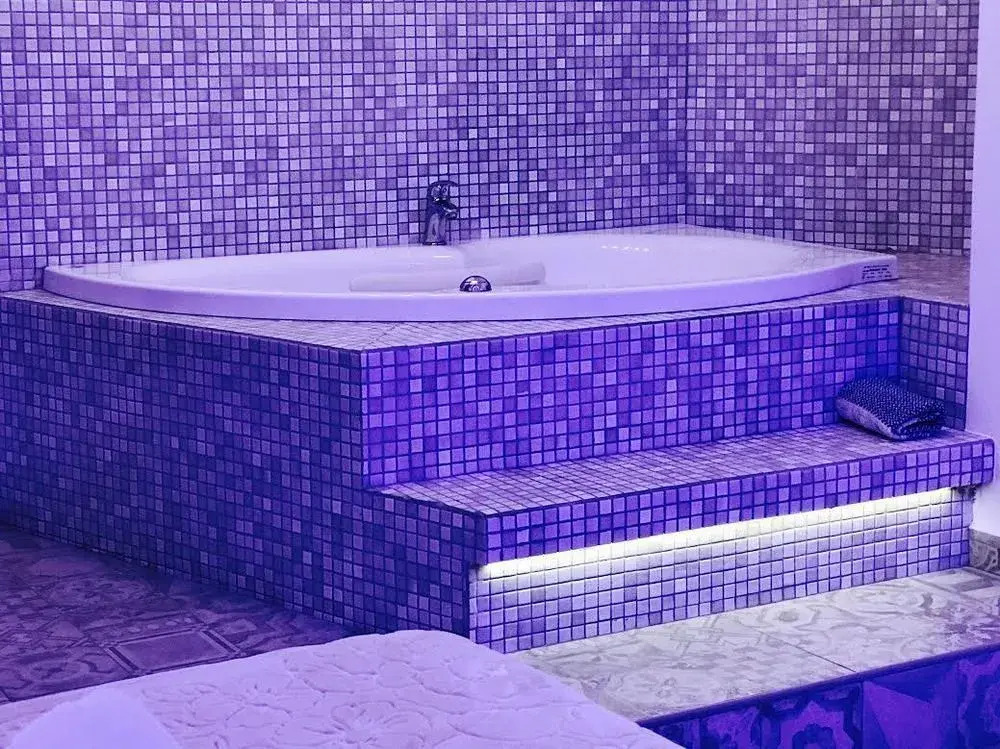 Queen Elegant Suites