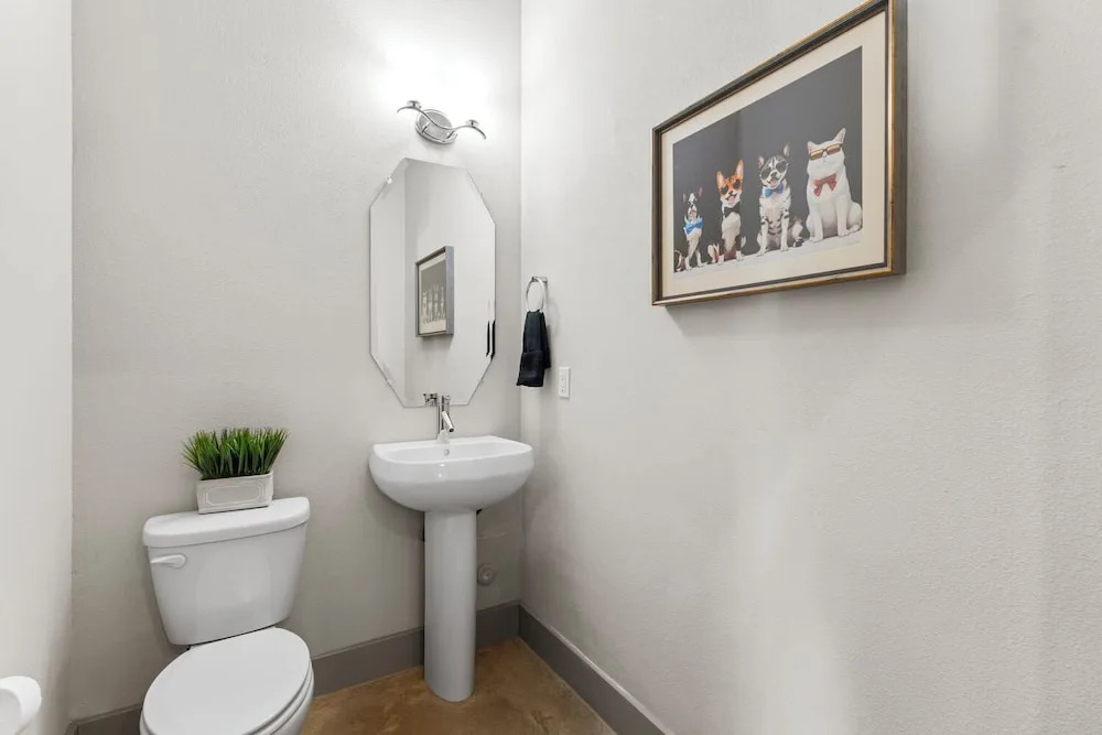 Chic & Homey 3BR Close to Downtown