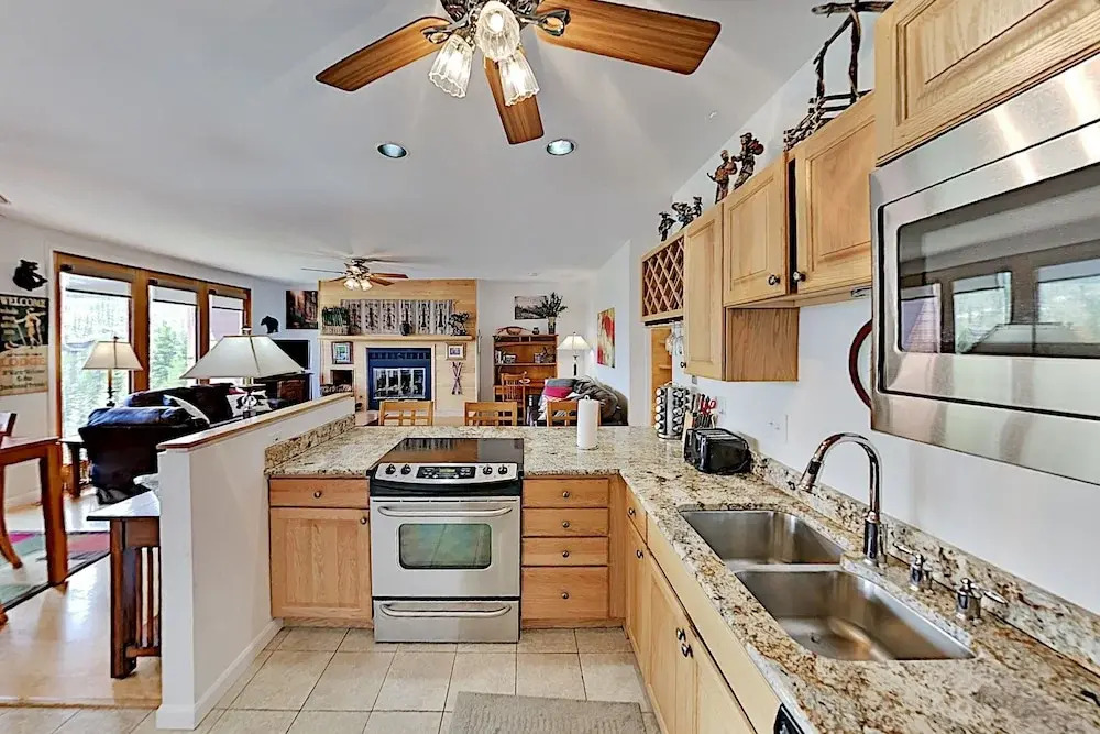 9150rgr9 2 Bedroom Condo