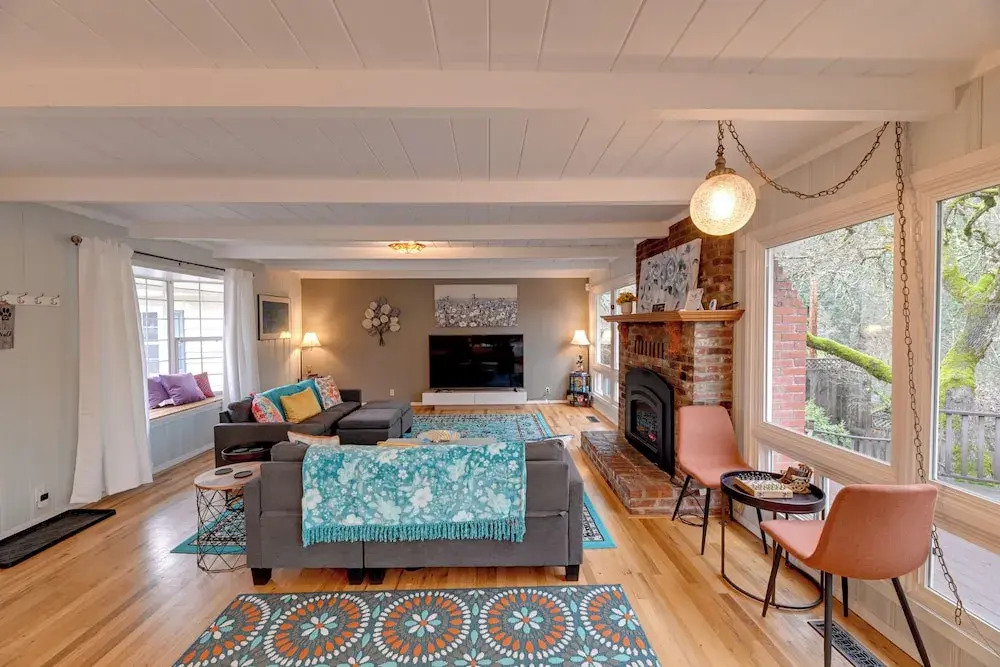 Spacious Grants Pass Home w/ Hot Tub & River Views