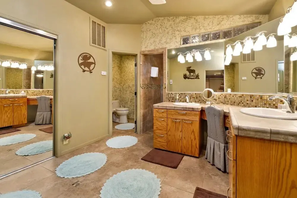 2012-moose Manor 4 Bedroom Home by RedAwning