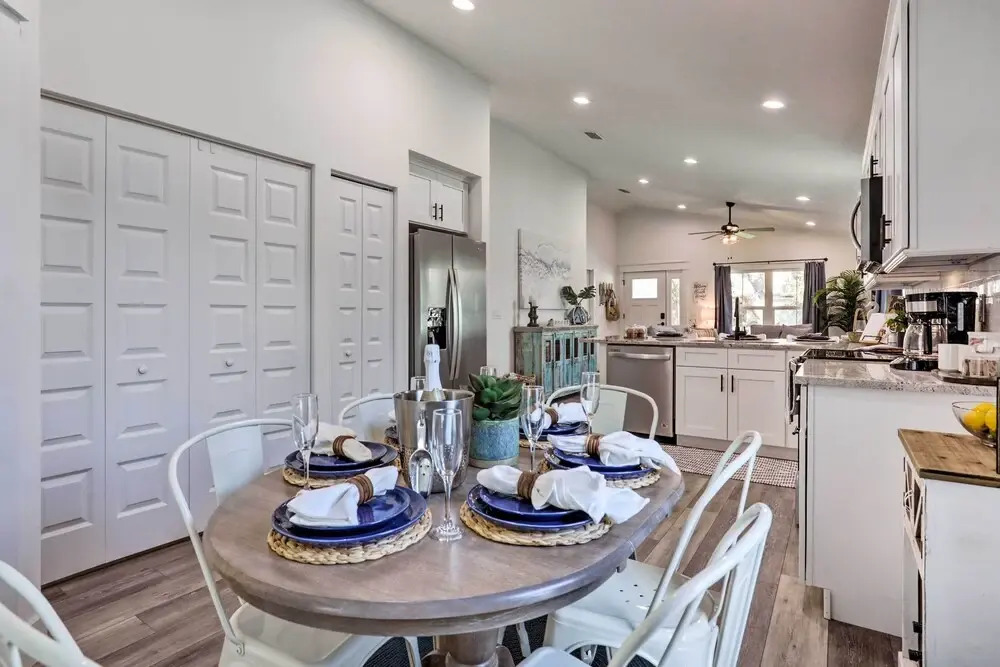 Charming Florida Retreat < Half Mile to Beach!
