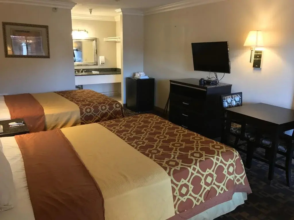 Castaic Inn Near Six Flags Magic Mountain
