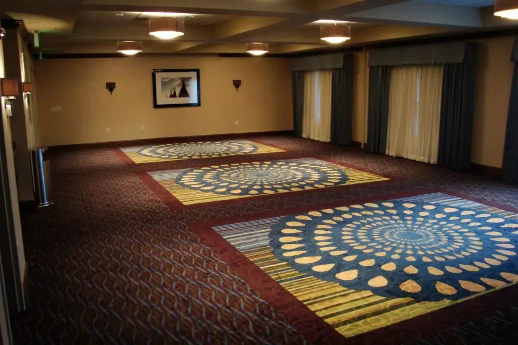 Glacier Peaks Hotel