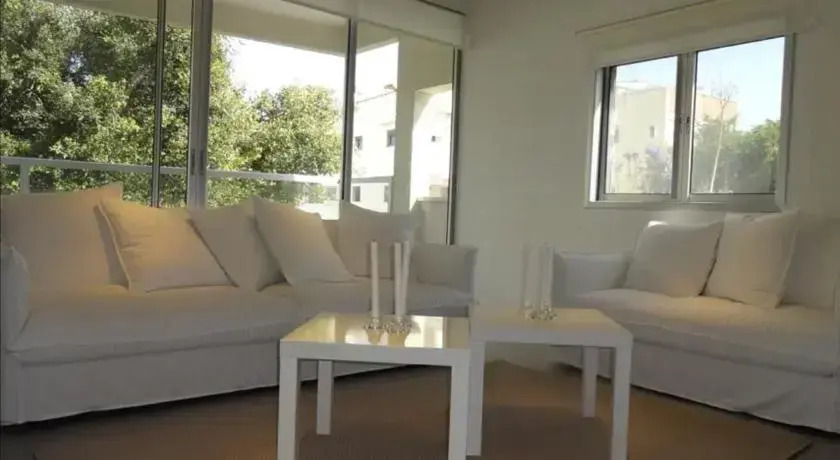 Esther Hamalka – Luxury 3 Bedroom and Balcony