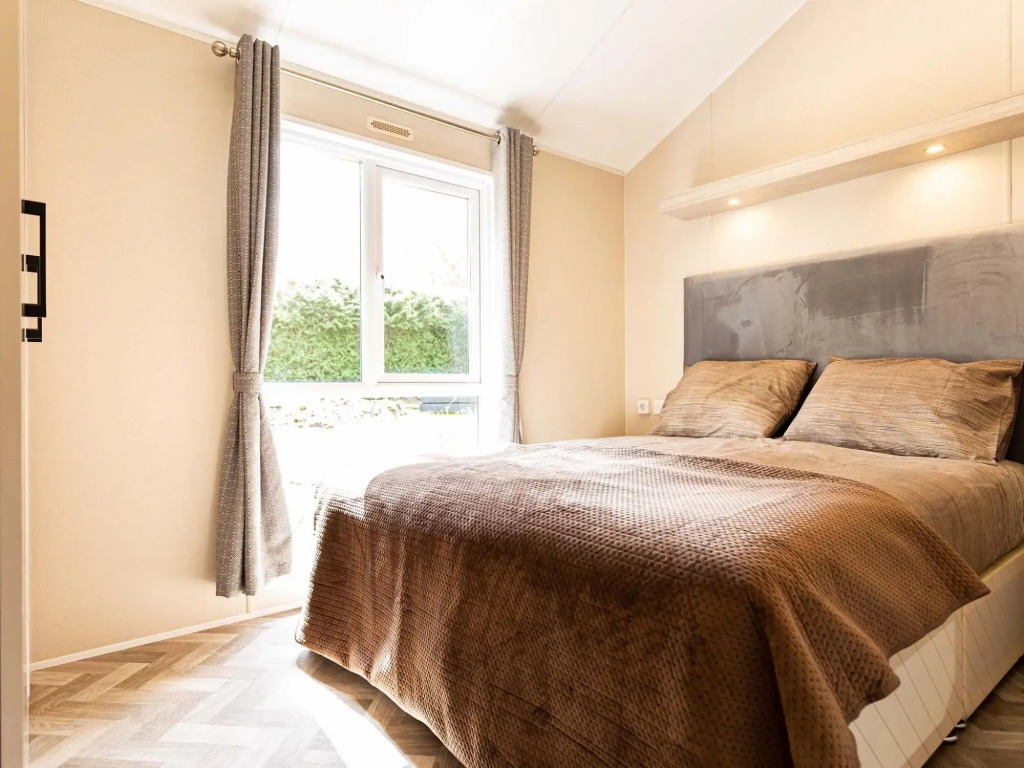 Well-kept chalet with microwave, in a holiday park in the middle of De Veluwe