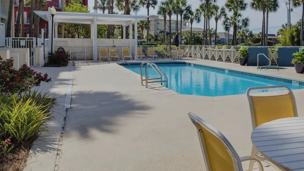 The Salty Dog on 30a: Modern Updates, 1 Minute to the Beach!