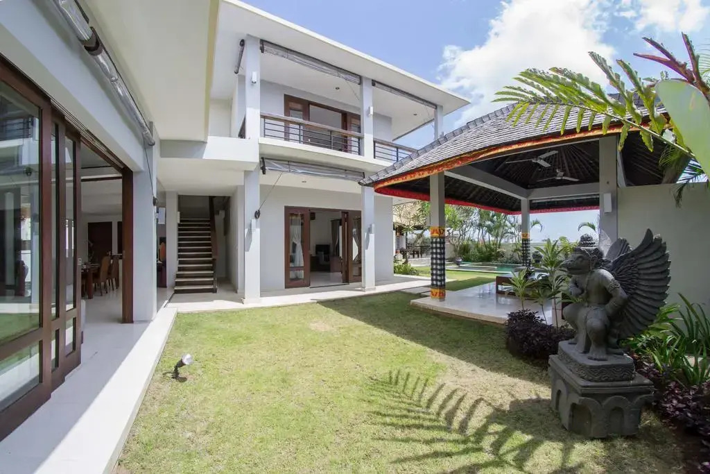 Villa Seratus