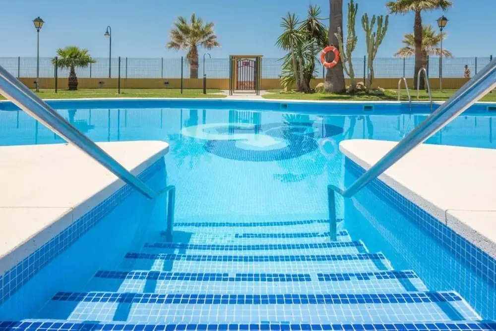 Livingtarifa - Apartamento piscina frente mar