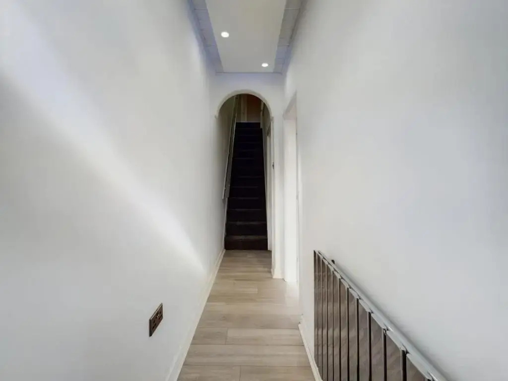 Stunning 4-bed House Fully Refurbished Modern