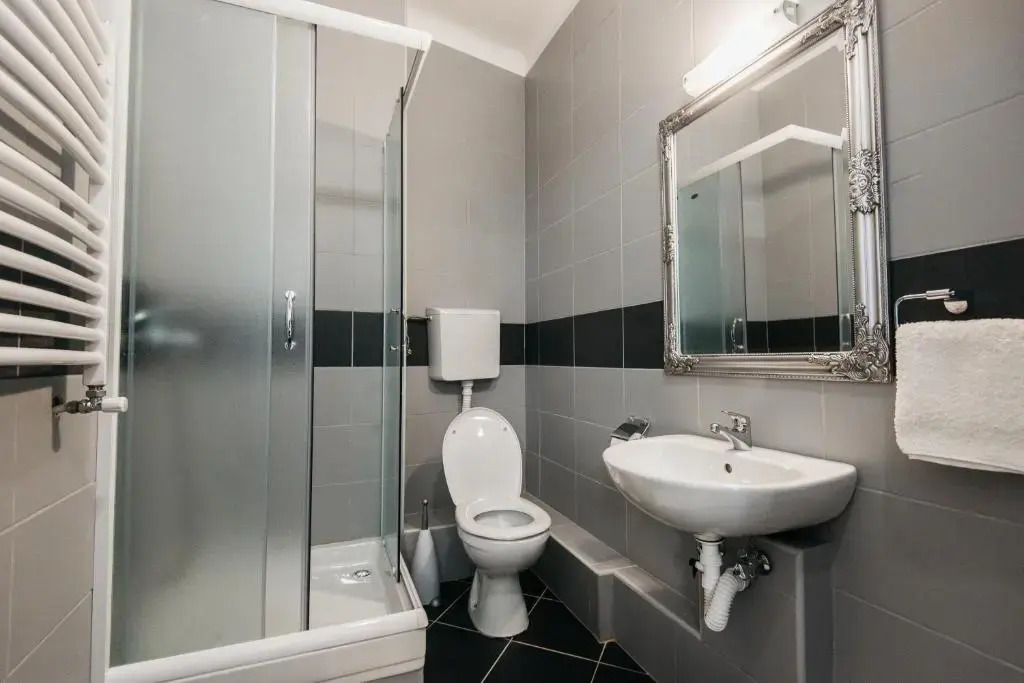 Silver Apartment