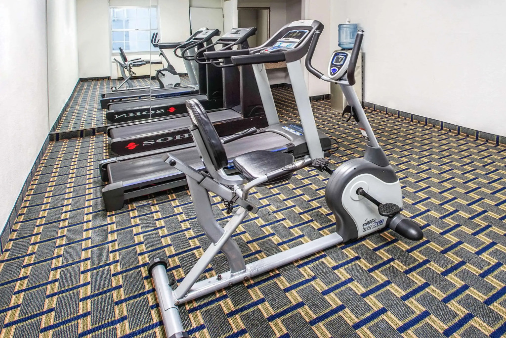 Days Inn by Wyndham Roanoke Hollins Near I-81