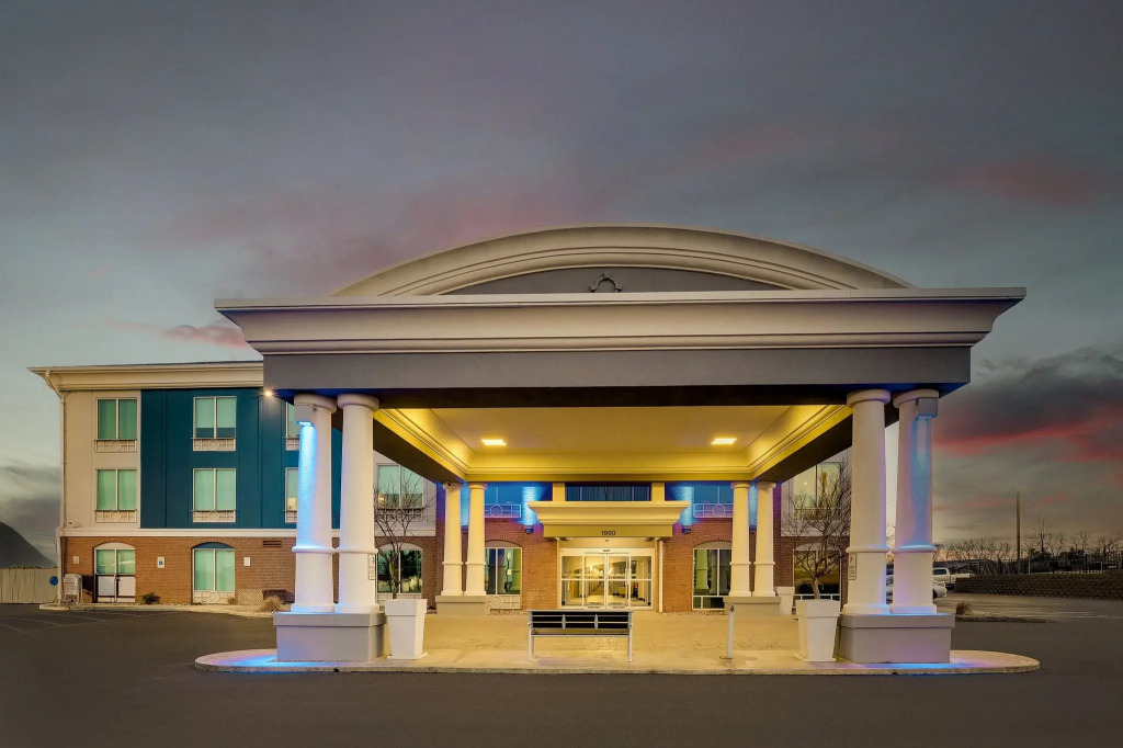 Holiday Inn Express & Suites Richmond by IHG