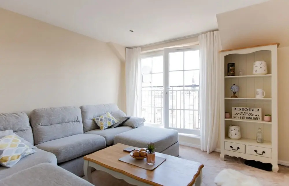 Park & Play! Superb Flat W/parking Near Shore