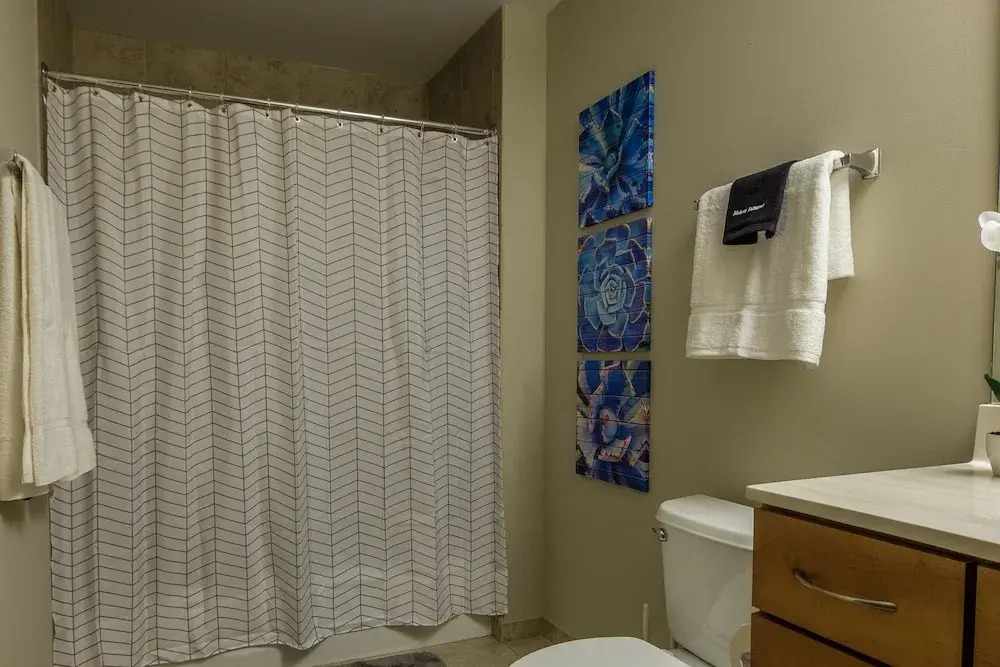 2 BR Weston Apt by Frontdesk