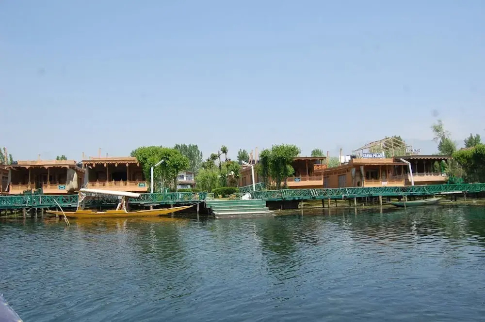 New Alexandra Houseboats