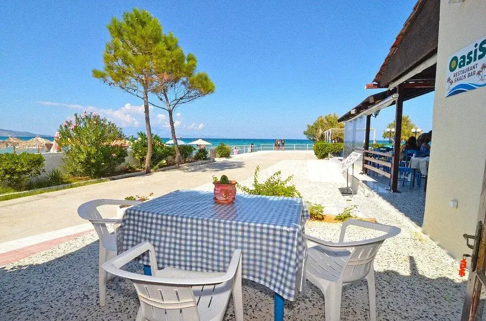 Oasis Beachfront Studios & Apartments, by ZanteWize